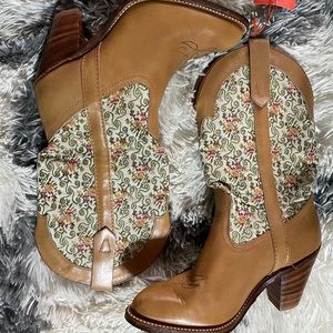 Vintage Miss Capezio cowgirl boots. Size 8